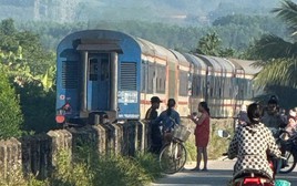 Băng qua lối đi tự mở, người phụ nữ ở Quảng Ngãi bị tàu hỏa tông tử vong