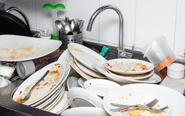 Lời khuyên cho những người ngâm bát đĩa qua đêm