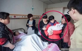 Đừng tùy tiện chọn người đón tay bé: 4 trường hợp này, dù có thân thiết đến mấy cũng không nên
