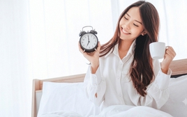 Sau tuổi 30, nhiều người vẫn uống sai cốc nước đầu tiên khi ngủ dậy: Tưởng tốt, ai ngờ lại âm thầm gây co thắt dạ dày