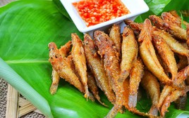 Chỉ khác 1 bước trước khi chiên cá, thành phẩm giòn lâu mà không bắn dầu