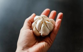 Nhiều người ăn tỏi để “thải độc” gan: Chuyên gia chỉ ra sự thật không phải ai cũng biết