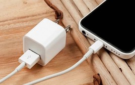 4 thói quen sạc pin tàn phá iPhone nhanh nhất
