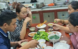 2 gia đình 7 người ở ghép trong một căn nhà tại TP.HCM để cắt giảm chi phí: “Quy ước ngầm” khi sống chung