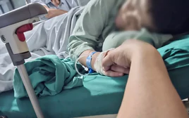 Bé trai lớp 6 phải mổ phanh cấp tốc vì bị nhét bút bi vào hậu môn