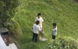 Hình ảnh 3 đứa trẻ này báo trước tương lai tăm tối: Cha mẹ thờ ơ việc "nhỏ", hậu quả khó lường