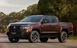 Mitsubishi Triton thêm bản mới: Giá quy đổi hơn 1,5 tỷ đồng, mâm 20 inch, lốp địa hình, loa JBL, logo ngựa tạo điểm nhấn