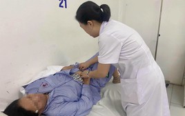 6 tháng rụng tóc, nổi ban đỏ, cô gái 22 tuổi ngỡ ngàng khi nhận chẩn đoán