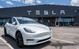 Bỏ mặc xe điện truyền thống, CEO Elon Musk dồn toàn lực vào cỗ máy in tiền tự hành mang tên Robotaxi?