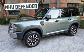 Ảnh thực tế SUV Geely mới dáng như Defender, mạnh hơn 1.100hp, lội nước 800mm, có hơn 50 chỗ chờ lắp phụ kiện địa hình