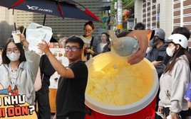 Quán sữa tuyết Vân Nam thà đổ bỏ 50 lít sữa chứ quyết không bán thêm, khách đợi 2 tiếng vẫn đành về tay không