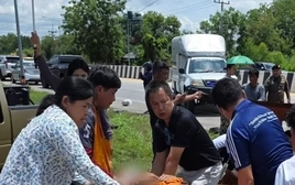 Thái Lan: Hành động bất ngờ của nữ y tá trong vụ bé trai lái xe đâm liên hoàn hàng chục nhà sư