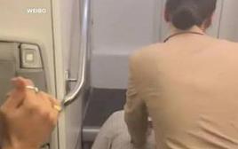 373 hành khách mắc kẹt 10 tiếng đồng hồ trong máy bay không bật điều hoà, có người ngất xỉu