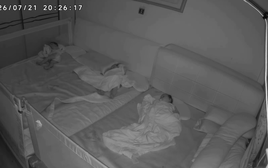 Camera trong phòng ngủ ghi lại 19 phút đặc biệt, 25 triệu người đã xem và trầm trồ