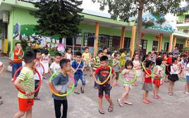 Bộ Y tế: Trẻ 1-5 tuổi cần vận động 180 phút/ngày, hạn chế tối đa xem điện thoại