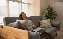 Điều gì xảy ra nếu bạn thường xuyên ngủ trưa sau bữa ăn?