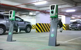 Bộ Công Thương siết chuẩn trụ sạc, trạm sạc xe điện