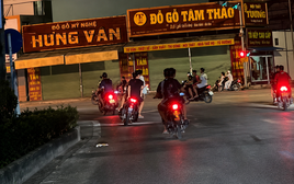 Truy tìm nhóm thanh niên mang hung khí, lạng lách náo loạn đường phố ở Bắc Ninh