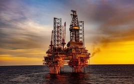 Mỹ, Iran giữ lập trường cứng rắn, giá dầu thế giới vọt lên trên 90 USD/thùng