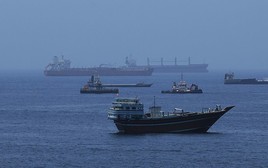 Các quốc gia vùng Vịnh bí mật đưa dầu qua eo biển Hormuz bằng cách nào?