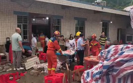 Tiệc mừng con đỗ đại học bỗng biến thành thảm kịch: Bức tường bất ngờ đổ sập, 5 người thiệt mạng, 17 người bị thương
