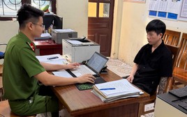 Kiểm tra nhà trọ lúc 16 giờ, công an bắt giữ Đinh Công Ngọc SN 1994