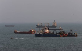 Mỹ thiết lập hành lang ở eo biển Hormuz để vận chuyển dầu bí mật