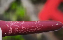 Chiếc bút theo chồng ra trận, 61 năm sau thành manh mối đặc biệt