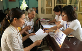 Hai vợ chồng vừa nhận gần 2 tỷ tiền về hưu, chưa kịp gửi ngân hàng thì các con biết chuyện: Nỗi lo liên tiếp