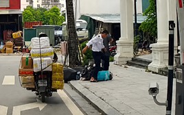 Chủ tịch Hà Nội yêu cầu xử lý vụ tài xế bị hành hung trước khu đô thị