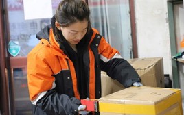 Khách chuyển khoản thừa 3,3 triệu đồng, shipper đến tận nhà trả lại mới biết đó là tiền tip