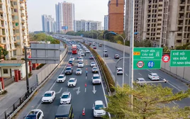 Xử phạt lỗi không giữ khoảng cách trên cao tốc: Đi cách bao nhiêu mét thì đúng luật?