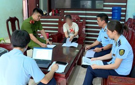 Kiểm tra nhà người phụ nữ 37 tuổi, công an phát hiện 1,3 tấn nội tạng, chân gà