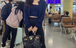 Madam Pang mang theo 1 món đồ xa xỉ trị giá hơn 660 triệu đồng đến Việt Nam để theo dõi chung kết ASEAN Cup 2026