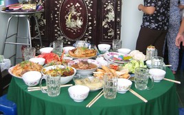 Giỗ bố đẻ vào đúng dịp nghỉ lễ mà mẹ chồng không cho về, lý do của bà khiến tôi không biết nên cười hay khóc
