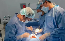 Báo động đỏ cứu tinh hoàn cho bé trai sau cú va chạm
