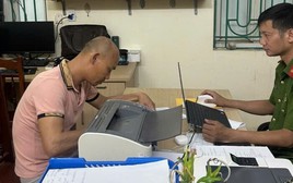 Tạm giam người đàn ông dâm ô 2 bé gái ở Hưng Yên