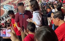 Clip tranh chấp ghế xem ASEAN Cup khiến dân mạng 'kêu' nạn mất chỗ ở SVĐ Mỹ Đình