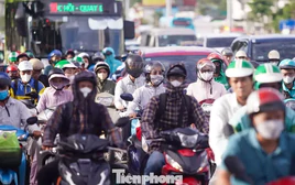 Cửa ngõ Hà Nội ùn ứ ôtô, xe máy
