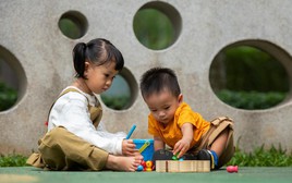 Vì sao nhiều mẹ đổi cách chọn sữa khi con qua tuổi lên 2?