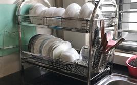 Vì sao ngày càng nhiều gia đình không còn dùng giá úp bát để bàn? 2 thiết kế gọn hơn đang dần trở thành xu hướng mới