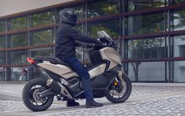 Honda ra mắt Forza 750 2027 với hàng loạt công nghệ khủng thách thức Yamaha TMAX