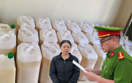 Ra quyết định khởi tố người phụ nữ bán rượu Lưu Thị Thủy SN 1974