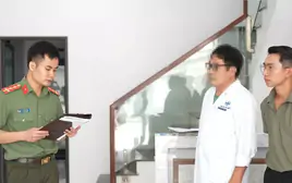 Khởi tố bác sĩ rởm lừa dối khách hàng hàng trăm triệu đồng