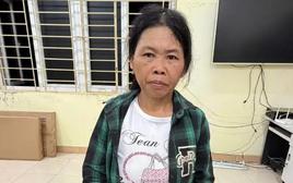 Kiểm tra tủ đựng bát, đĩa trong nhà, công an bắt Sùng Thị Dụ 47 tuổi