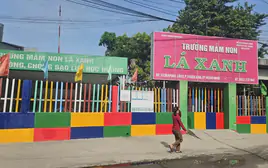 Thông tin mới vụ bảo mẫu bắn dây thun vào lòng bàn chân trẻ