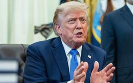 Tổng thống Trump gọi bầu cử Mỹ là 'mớ hỗn độn', dọa trừng phạt Thụy Sĩ
