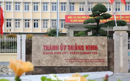 Ngày đầu Quảng Ninh lên thành phố: Các cơ quan đồng loạt đổi tên, thay biển