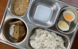 Suất ăn bán trú lèo tèo, gần 13h mới được ăn trưa: Trách nhiệm thuộc về ai?