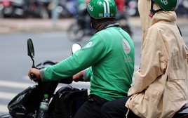Giữa lúc tài xế Grab rộ lời kêu gọi tắt app 2 ngày, một khoản phí đặc biệt được chú ý: Không cố định, có thể thay đổi theo từng cuốc xe